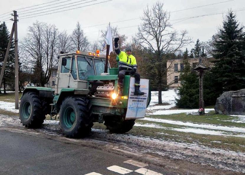 „Kelionė įveikta!“- pasidžiaugė sėkmingai apie pusę tūkstančio kilometrų į Vilnių ir atgal įveikęs ūkininkas Kintas Marinskas. 