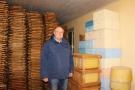 Pasak R. Ardavičiaus, kuris pats su savo sūnumis turi per 800 bičių šeimų, sako, kad bitininkystės sezonas neatpažįstamai pasikeitė. „Rinkos aikštės“ archyvo nuotr.