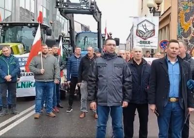 Protestuoja Lenkijos ūkininkai.